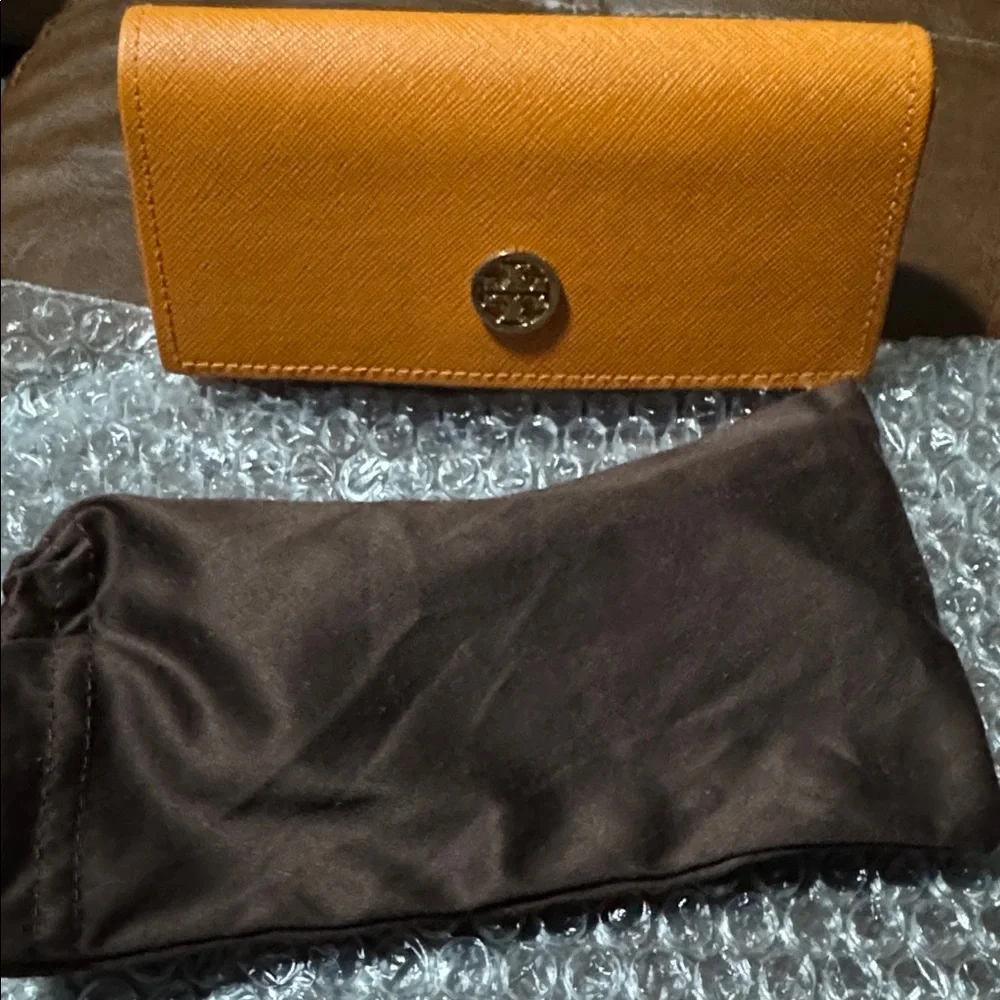Like new Tory Burch Cat-Eye Sunglasses